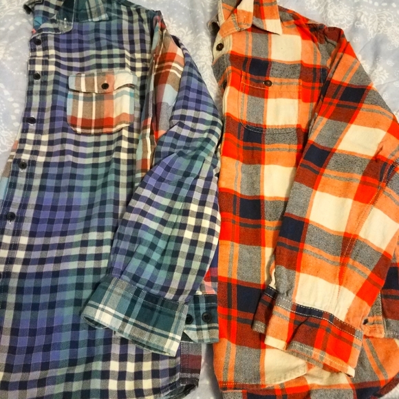 Two Soft Plaid Cotton Flannel Men Shirts Sz M Bundle - Picture 1 of 6